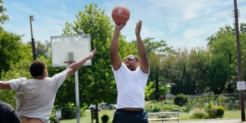 How Do I Set Up and Run a Weekly Pickup Basketball Group?